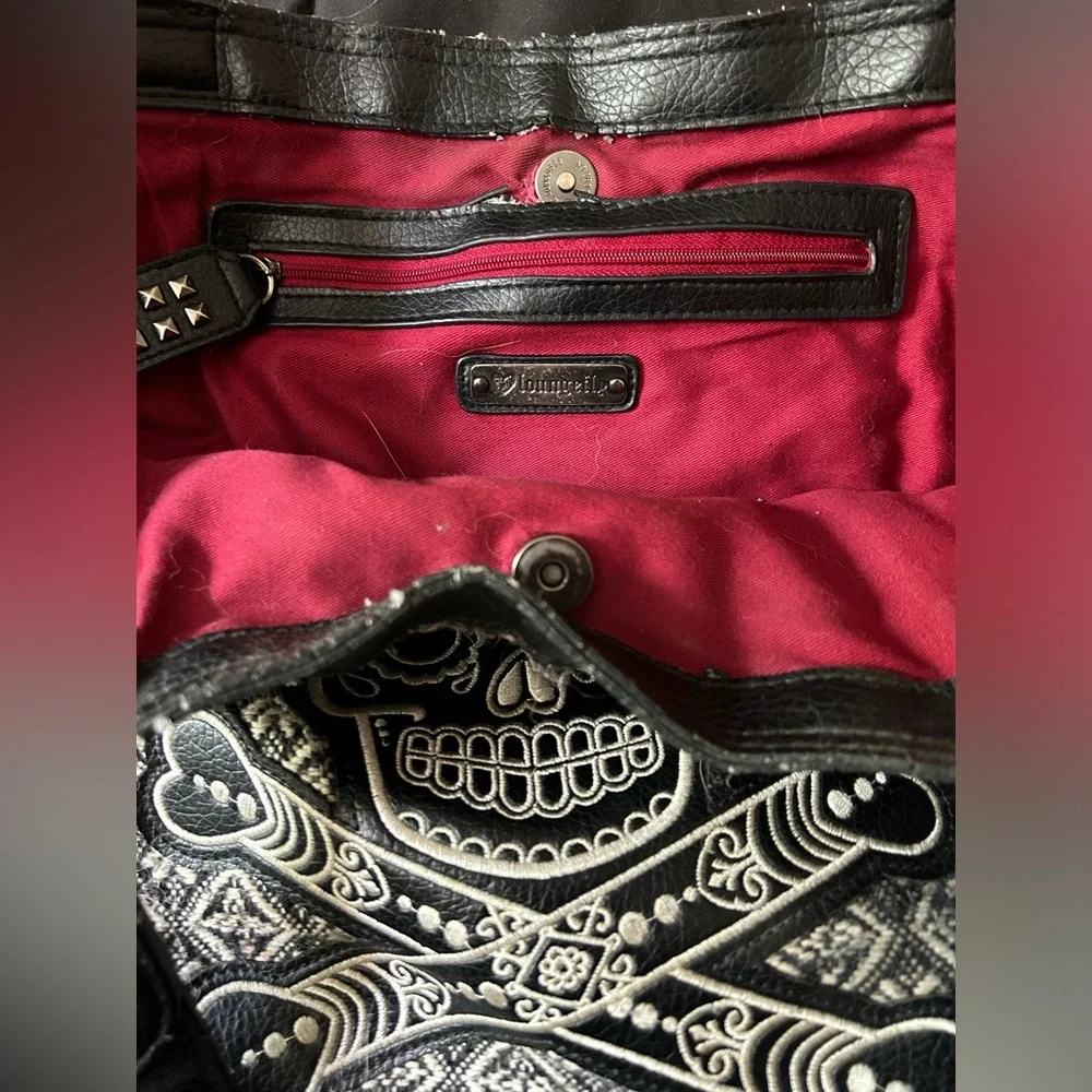Skull black and white loungefly handbag. - Picture 8 of 8